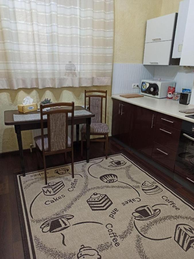Апартаменты Квартира в самом центре WI-FI Черновцы Экстерьер фото